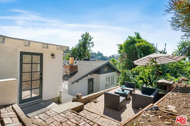 2165 Valentine Street, Los Angeles CA: https://media.crmls.org/mediaz/5831d181-76c7-4101-8383-16565854618e.jpg