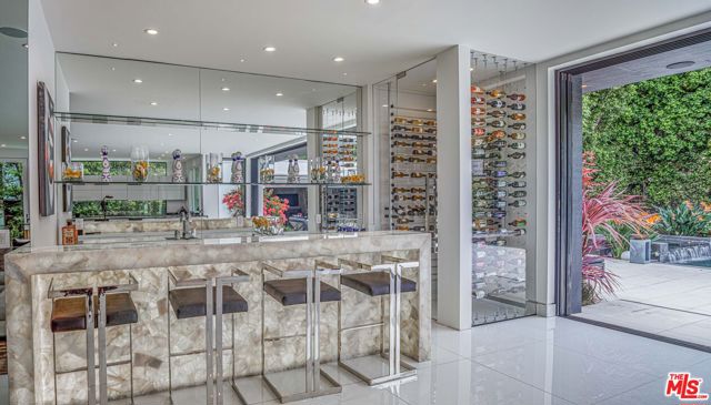 511 N Rexford Drive, Beverly Hills CA: https://media.crmls.org/mediaz/5831d690-4501-4013-95df-4571162cec32.jpg
