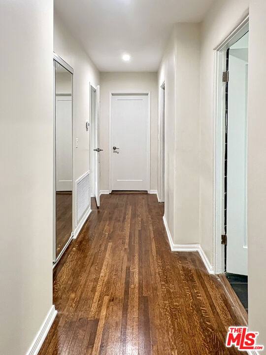 170 N Orange Drive, Los Angeles CA: https://media.crmls.org/mediaz/5831fe33-2231-45ed-8088-c9311dfd98aa.jpg