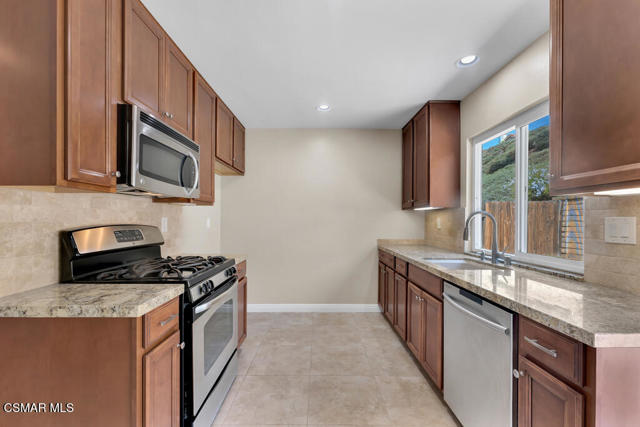 4853 Colony Drive, Camarillo CA: https://media.crmls.org/mediaz/58321297-ab96-4388-b32e-fa035816f1a4.jpg