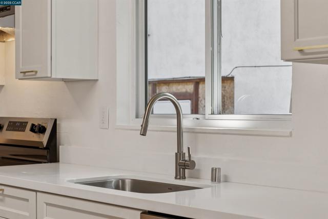 517 W 6th Street, Antioch CA: https://media.crmls.org/mediaz/58327acb-da8e-4da2-bfa8-8318dcbfc510.jpg