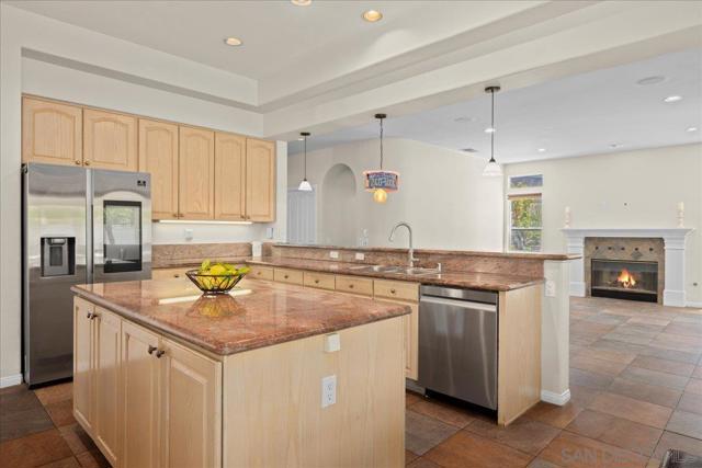 445 De Anza Court, Oceanside CA: https://media.crmls.org/mediaz/5832b465-b566-4393-9be3-901bf7b8fef9.jpg
