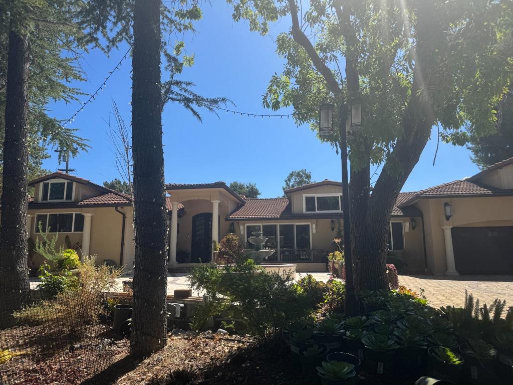 13605 Surrey Lane