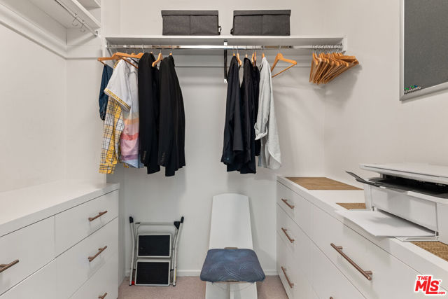 267 S San Pedro Street, Los Angeles CA: https://media.crmls.org/mediaz/583315fb-e319-4331-9fd4-cf4ceff87f56.jpg