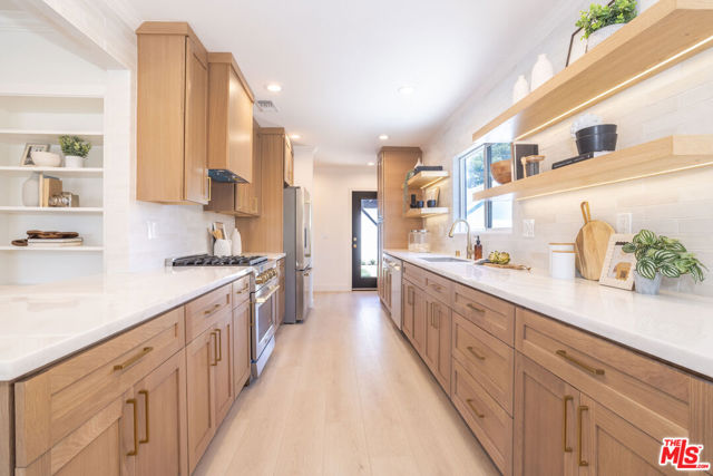 824 N Lima Street, Burbank CA: https://media.crmls.org/mediaz/5833a4ba-d14e-48ae-a2fc-c061e29795a5.jpg