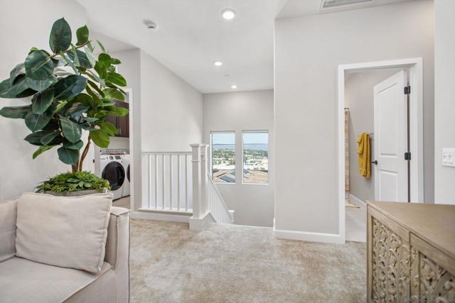 1202 Sunrise Vw, San Marcos CA: https://media.crmls.org/mediaz/5833c33c-2dc5-4ba6-999c-b70c295f389f.jpg