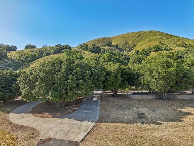 2995 Day Road, Gilroy CA: https://media.crmls.org/mediaz/5833dc02-f828-42a3-97eb-5f3a0aae5732.jpg