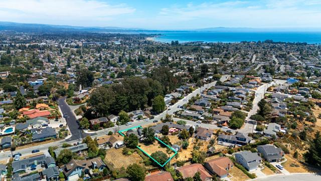 411 Alta Vista Dr, Santa Cruz CA: https://media.crmls.org/mediaz/5833fbbf-efd4-4f71-a5e5-b7574608bc24.jpg