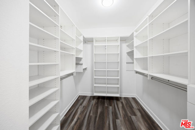 321 S San Vicente Boulevard, Los Angeles CA: https://media.crmls.org/mediaz/5834835b-c3e5-4a62-af3c-0f5bf496a842.jpg