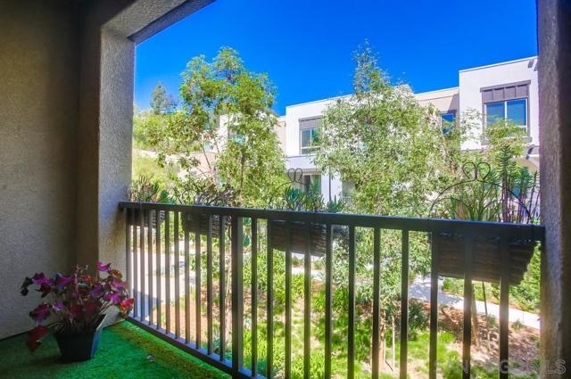 2427 Verano Way, Vista, California 92081, 3 Bedrooms Bedrooms, ,3 BathroomsBathrooms,Condominium,For Sale,Verano Way,240021856SD