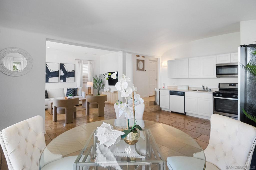 MLS #250025788SD image #9