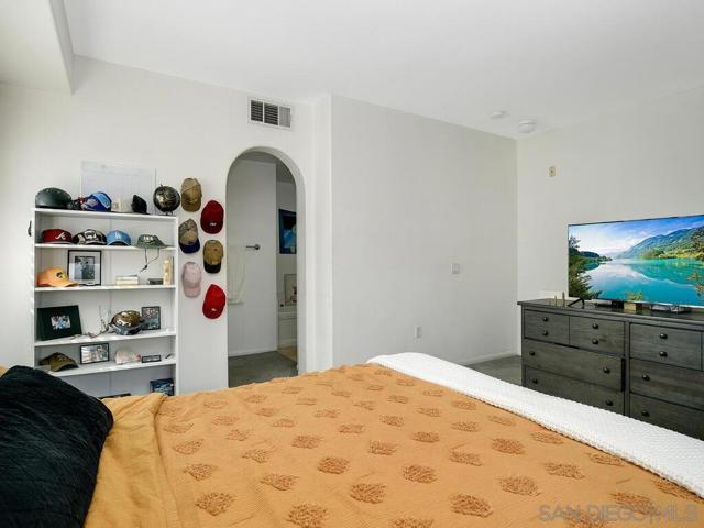7725 El Cajon Blvd, La Mesa CA: https://media.crmls.org/mediaz/5835d534-675e-4ac3-b49b-ec7dc473e6ad.jpg