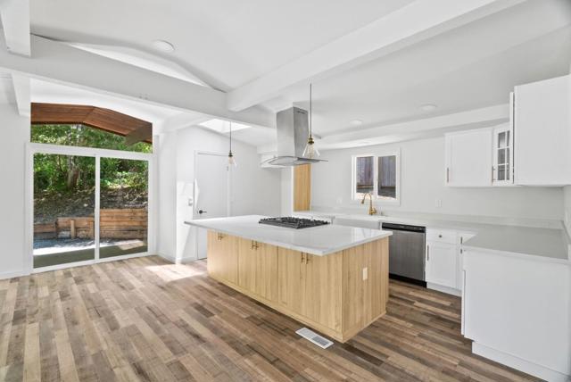 15965 Forest Hill Drive, Boulder Creek CA: https://media.crmls.org/mediaz/5835fe38-2976-4fa8-8e6e-945060f7393e.jpg