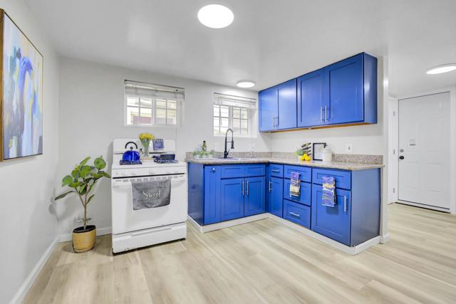 319 S 37th Street, Richmond CA: https://media.crmls.org/mediaz/583611de-e659-4d32-8576-af450c4ccf1c.jpg