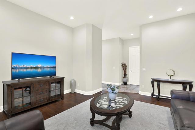 17342 Tam O Shanter Dr, Poway CA: https://media.crmls.org/mediaz/58364b1f-95cf-4efa-9453-58b2d8d8127a.jpg
