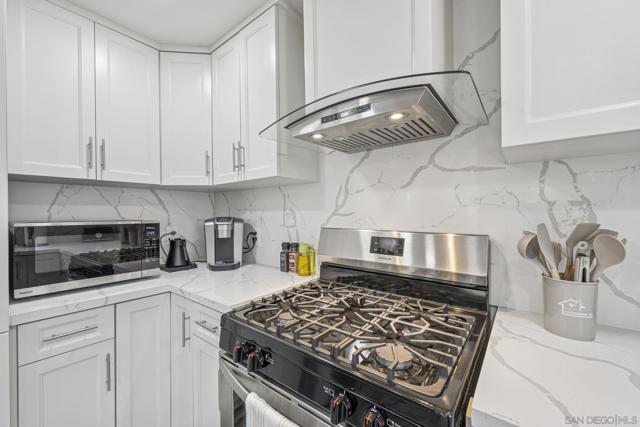 215 N Granados Ave, Solana Beach CA: https://media.crmls.org/mediaz/583692f2-f72b-430c-89dc-4b4d91d57355.jpg
