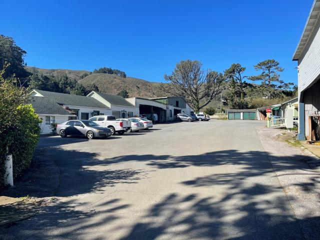 100 Shamrock Ranch Road, Pacifica CA: https://media.crmls.org/mediaz/58385d9c-e113-4286-8a92-afd22fa78a6e.jpg