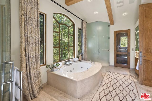 1549 Lindacrest Drive, Beverly Hills CA: https://media.crmls.org/mediaz/5838f170-89de-4d8f-a58a-0d1a74fa0888.jpg