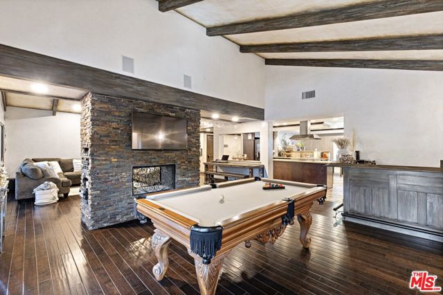 22450 Hatteras Street, Woodland Hills CA: https://media.crmls.org/mediaz/58391714-a971-4445-a434-48310aef4cd1.jpg
