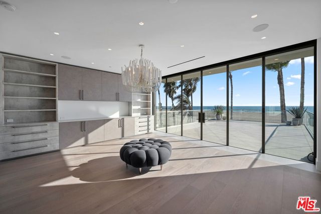 Image 37 of 72 For 938 Palisades Beach Road