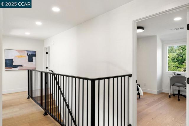 374 James Bowie Ct, Alamo CA: https://media.crmls.org/mediaz/5839ec28-159e-4cee-87f5-68492521f55f.jpg