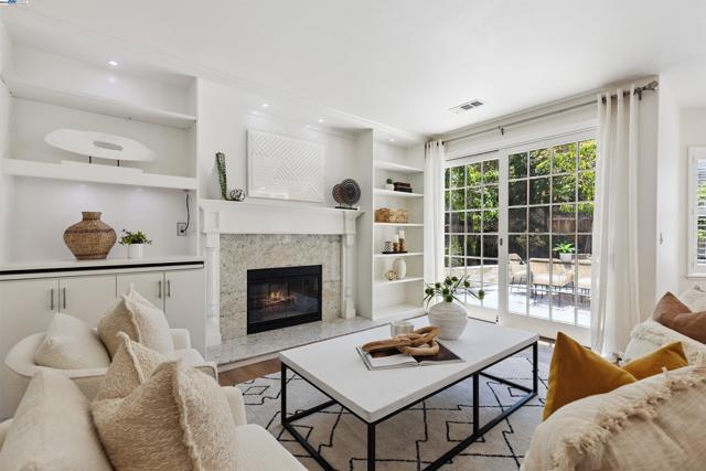 1687 Silverwood Ct, Danville CA: https://media.crmls.org/mediaz/583a0f62-f11a-4bc2-8e34-da0690dc6abb.jpg