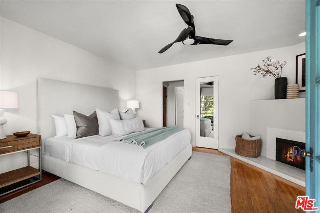 3074 Lake Hollywood Drive, Los Angeles CA: https://media.crmls.org/mediaz/583a56fb-65f9-4f11-835d-c10db2c31d93.jpg