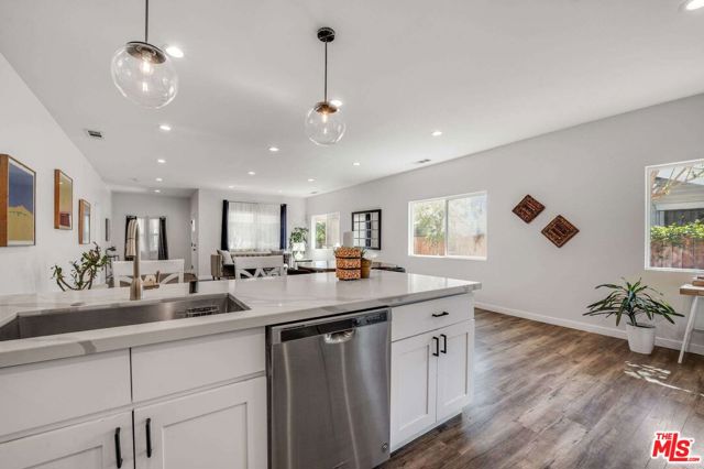 1304 -1306 W 48th Street, Los Angeles CA: https://media.crmls.org/mediaz/583aca71-e62a-40a8-b53d-0ec52ab6d0c3.jpg