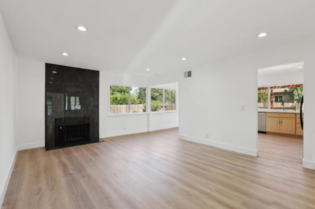 2856 Biddleford Drive, San Ramon CA: https://media.crmls.org/mediaz/583aee45-ed5d-4667-8eb3-241ca30b986a.jpg
