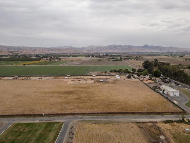 790 Shore Road, Hollister CA: https://media.crmls.org/mediaz/583b18c4-35ed-47d1-b998-38e1a0f90d72.jpg