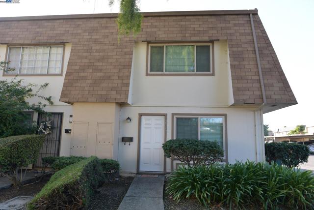 2363 Arf Ave, Hayward CA: https://media.crmls.org/mediaz/583b42e9-701e-43df-9c7e-fd6bf70db465.jpg