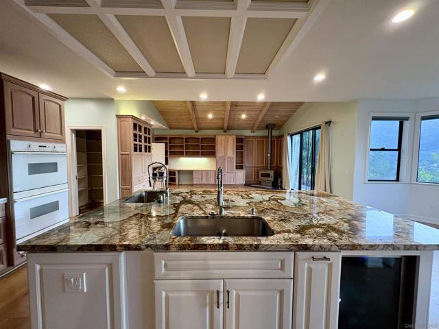 15725 Pauma Valley Drive, Pauma Valley CA: https://media.crmls.org/mediaz/583bd7b2-939e-4fb1-82ec-d45c93829798.jpg