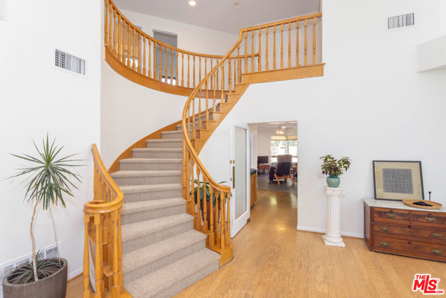 27350 Landon Place, Valencia CA: https://media.crmls.org/mediaz/583c214c-7206-406c-b213-237b9425bc6c.jpg