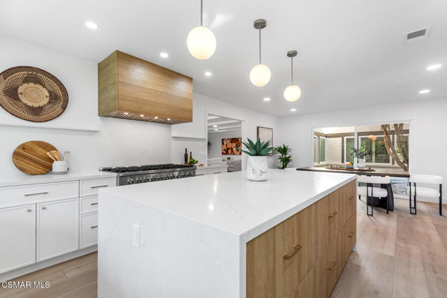 1251 Calle Las Casas, Thousand Oaks CA: https://media.crmls.org/mediaz/583cae3d-0188-488b-8f14-ad9ff56173af.jpg