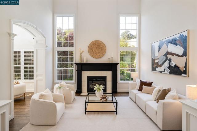 51 Brightwood Cir, Danville CA: https://media.crmls.org/mediaz/583cd4e5-12d4-4470-9a61-810bbc711e4a.jpg