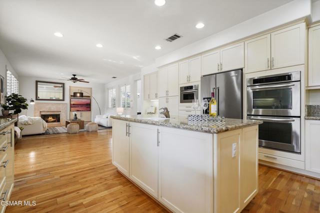 657 Via Vista Vista, Newbury Park CA: https://media.crmls.org/mediaz/583d1b5c-3cf0-490a-836b-6872c74e9209.jpg