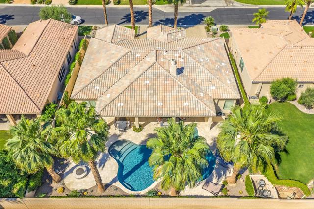 48224 Big Horn Drive, La Quinta CA: https://media.crmls.org/mediaz/583d6964-0c32-428c-9296-a00cd58b958a.jpg