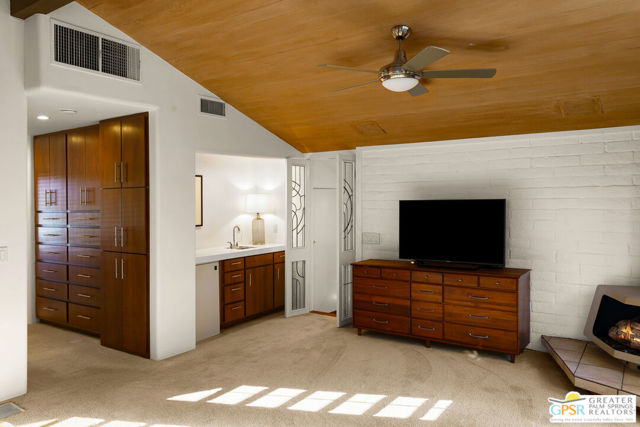 555 W Arenas Road #6, Palm Springs, CA 92262