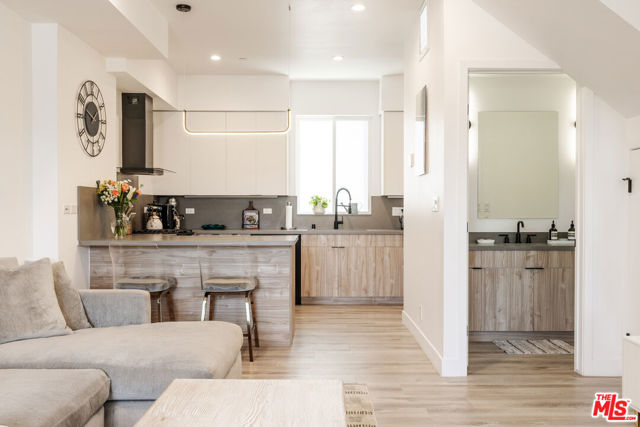 4912 S Centinela Avenue, Los Angeles CA: https://media.crmls.org/mediaz/583da1eb-4273-411c-ad0f-cc406b930b7a.jpg