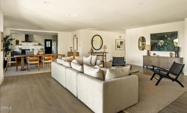 Detail Gallery Image 4 of 42 For 2994 Durand Dr, Los Angeles,  CA 90068 - 5 Beds | 3 Baths