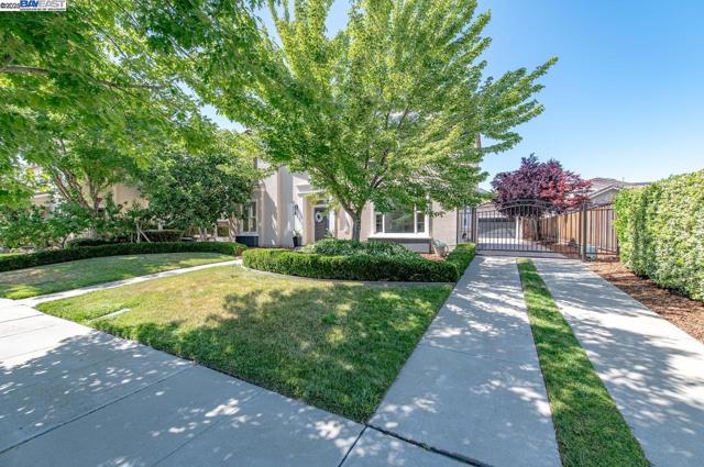 5640 Carnegie Way, Livermore CA: https://media.crmls.org/mediaz/583dd8e3-3a35-4d7d-b65a-6eb38b08e46b.jpg