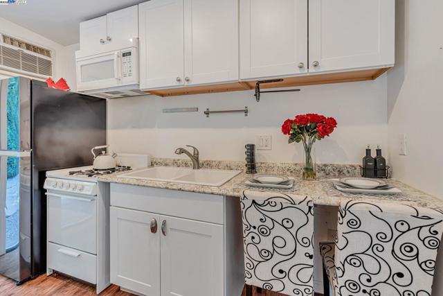 3950 Pinole Valley Rd, Pinole CA: https://media.crmls.org/mediaz/583e85eb-2974-41f7-9523-e5c27bf499b2.jpg