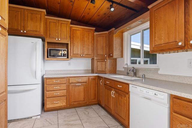 Detail Gallery Image 13 of 38 For 2600 Highland Dr, Carlsbad,  CA 92008 - – Beds | – Baths