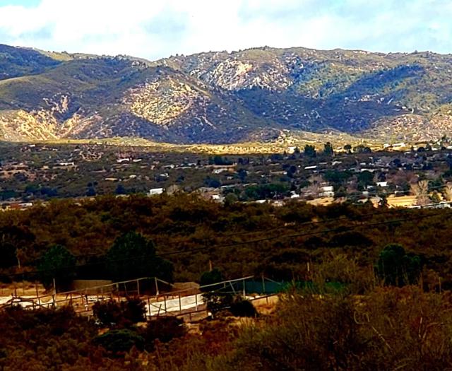 38400 Fischer N Road, Anza CA: https://media.crmls.org/mediaz/583e9708-cbc8-487f-9b3a-d2001b97e9e3.jpg