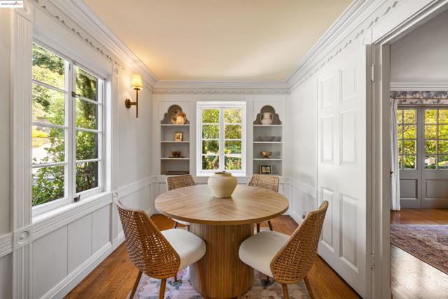 5701 La Salle Ave, Oakland CA: https://media.crmls.org/mediaz/583f16d9-032b-4e62-86b9-c8cf69a9084d.jpg