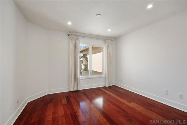 5448 Caminito Bayo, La Jolla CA: https://media.crmls.org/mediaz/583f2413-5df8-47f4-a728-c8992508170d.jpg