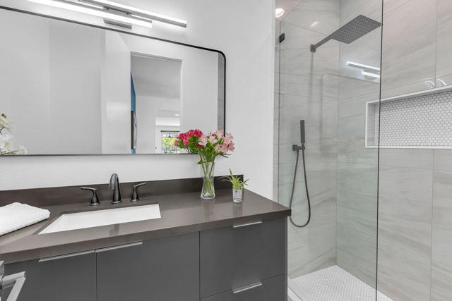 469 E Mariposa Drive, Palm Springs CA: https://media.crmls.org/mediaz/583f4935-77ac-4c56-8c3b-21af2786e8fa.jpg