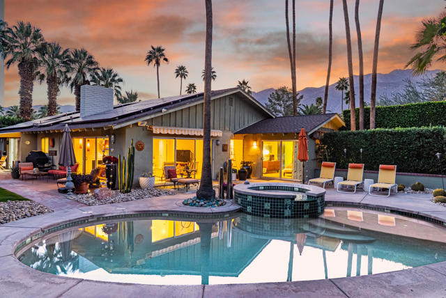 444 N Burton Way, Palm Springs CA: https://media.crmls.org/mediaz/583fc4dc-5710-4b27-87fd-f0f01fde937c.jpg