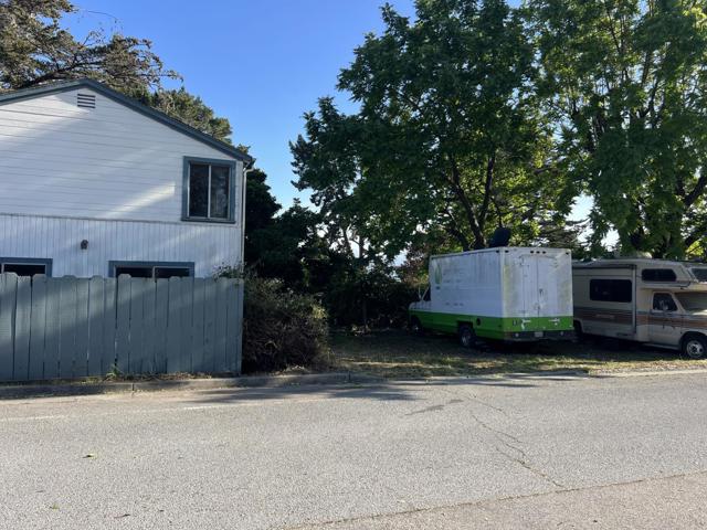 207 Grandview Street, Santa Cruz CA: https://media.crmls.org/mediaz/58402b04-accc-4ea7-838f-b72b3d81d659.jpg