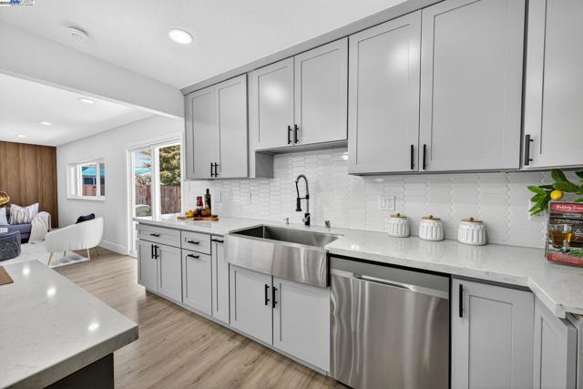 4403 Burke Way, Fremont CA: https://media.crmls.org/mediaz/58403d3d-b977-4404-87d4-63232e316363.jpg